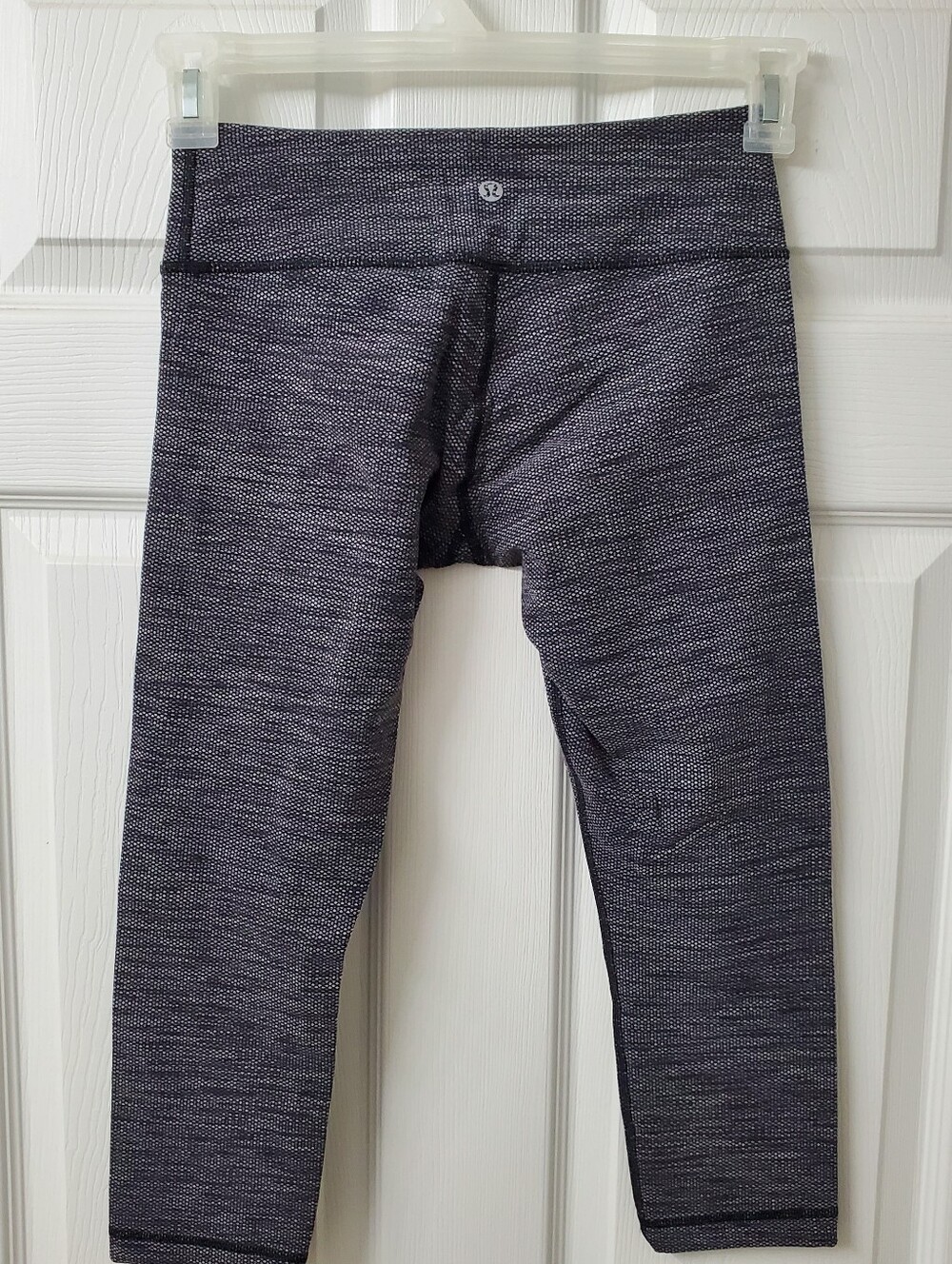 Lululemon Heathered Grey And Black Womens Active Capri Leggings Size 4 - Picture 2 of 7